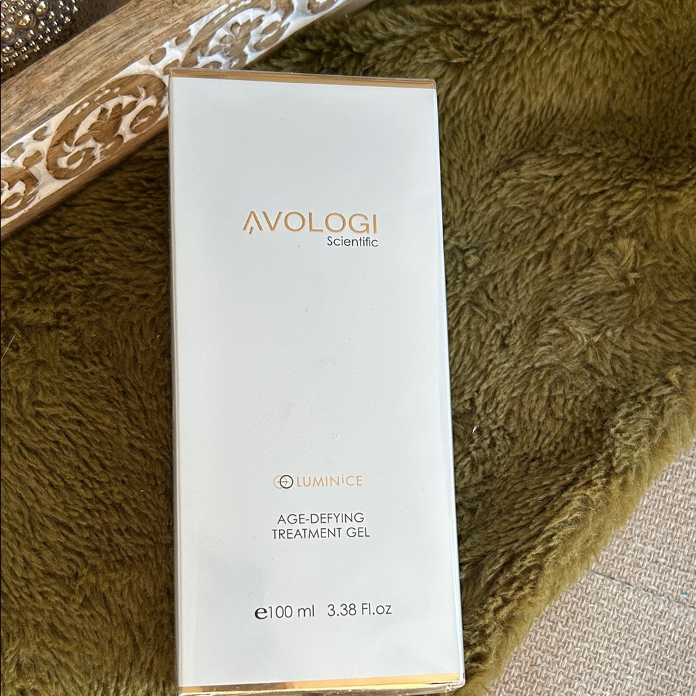 Age-Defying Treatment Gel - Silver